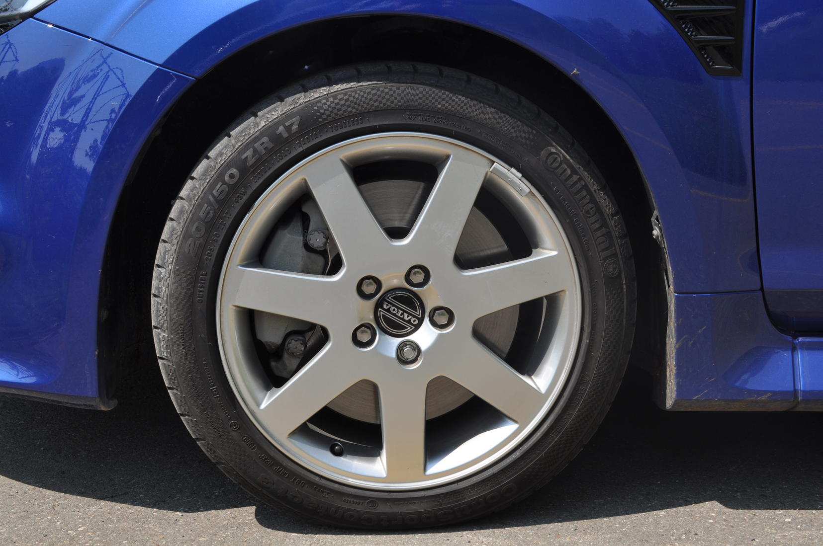 VolvoT5wheels1.jpg