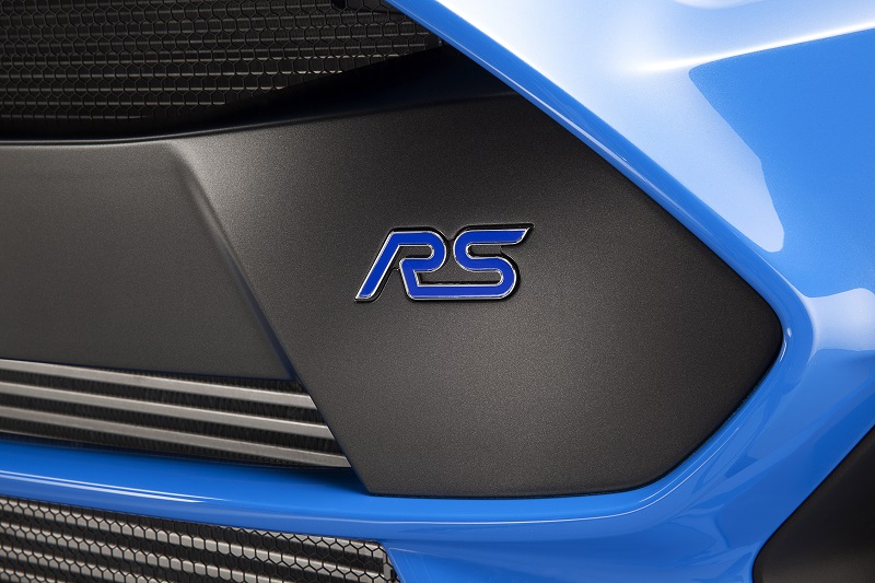 16FordFocusRS_10_HR.jpg