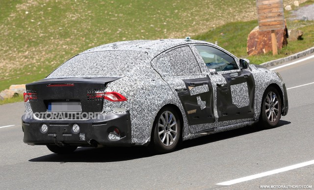 2019-ford-focus-sedan-spy-shots--image-via-s-baldauf-sb-medien_100613292_m.jpg