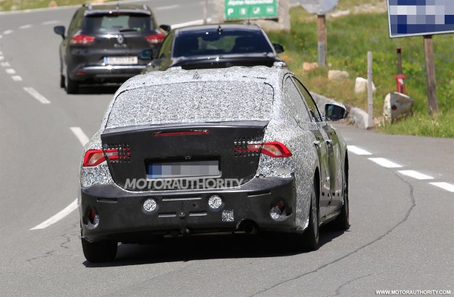 2019-ford-focus-sedan-spy-shots--image-via-s-baldauf-sb-medien_100613294_m.jpg