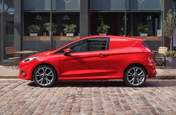 ford-fiesta-van-2019-09-700x457.jpg