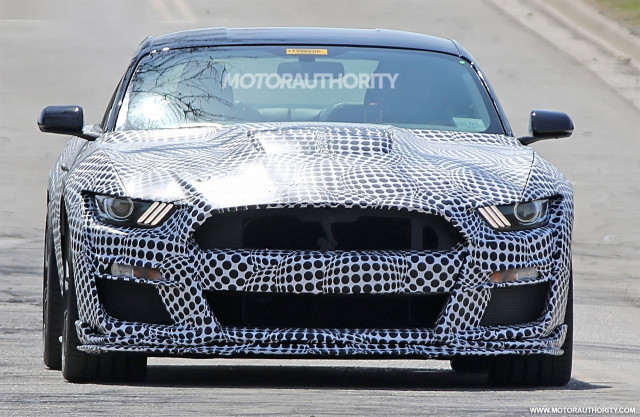 2020-ford-mustang-shelby-gt500-spy-shots--image-via-s-baldauf-sb-medien_100649705_m.jpg
