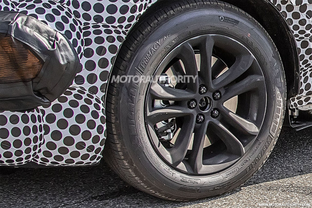 2020-ford-electric-suv-spy-shots--image-via-s-baldauf-sb-medien_100667922_m.jpg